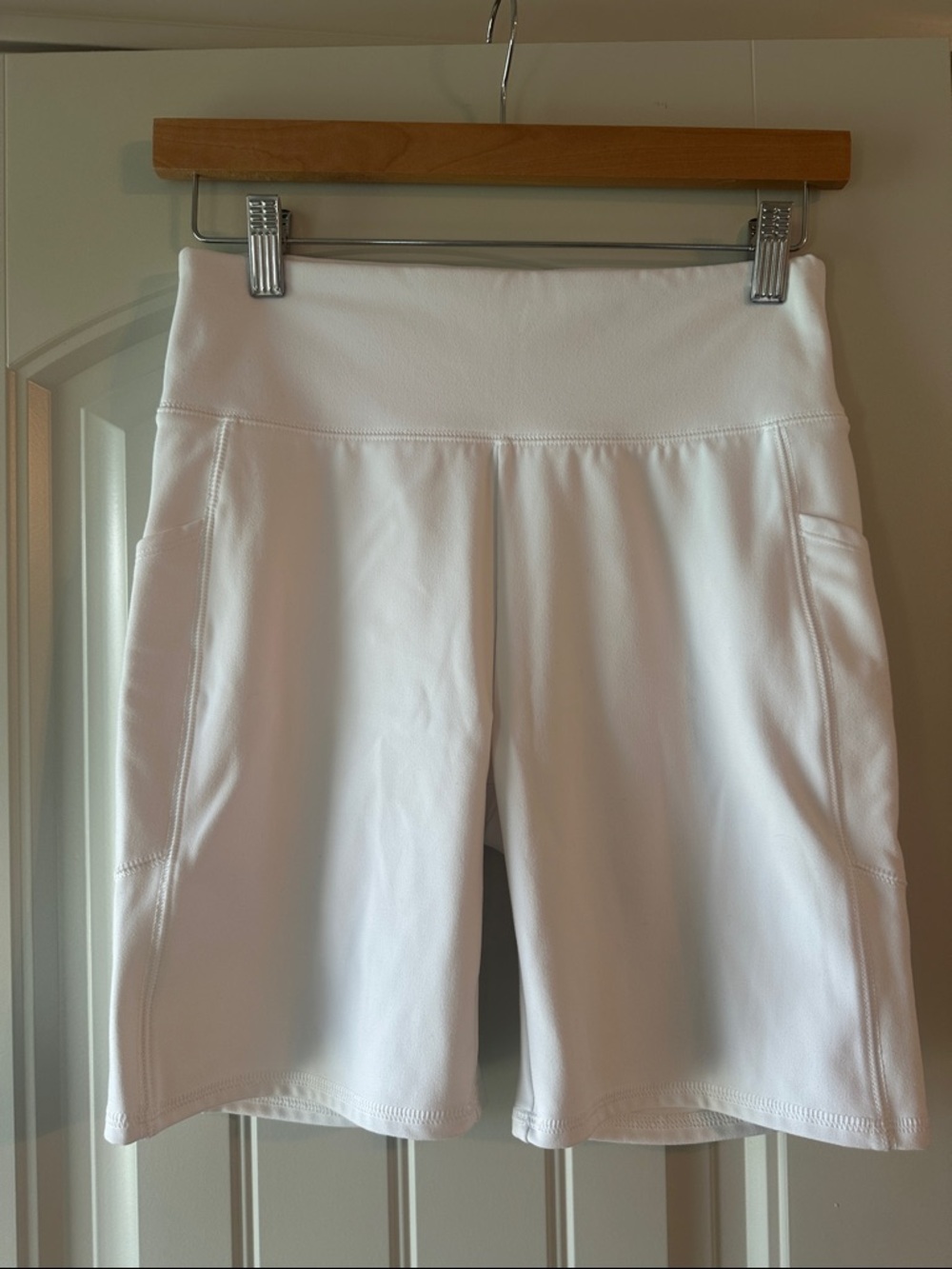American Eagle White Biker Short
